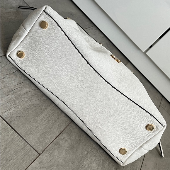 MICHAEL MICHAEL KORS
Evie White Large Pebbled Leather Shoulder Hobo Bag Gold - Picture 7 of 16